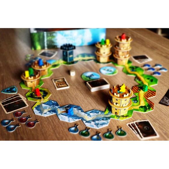 Wandering Towers Board Game - Picture 2 of 9